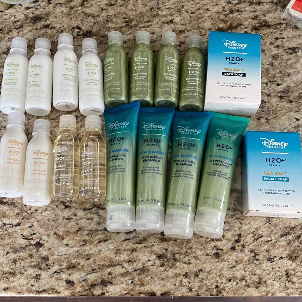 18 piece Disney Resort toiletries H20+ bath set